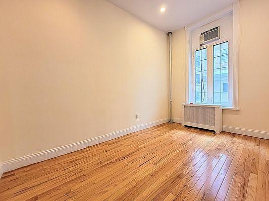 4th image of 163 E 36th St #3X