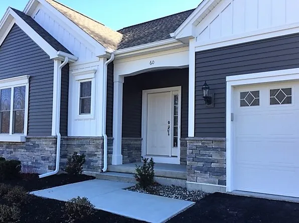 60 Village Cir N, Round Lake, NY 12151