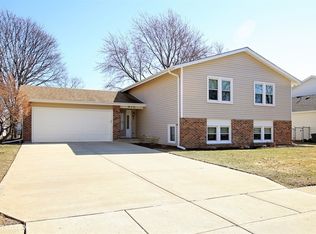 975 Kentucky Ln, Elk Grove Village, IL 60007