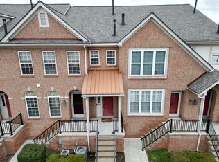 20100 Rodeo Ct, Southfield, MI 48075