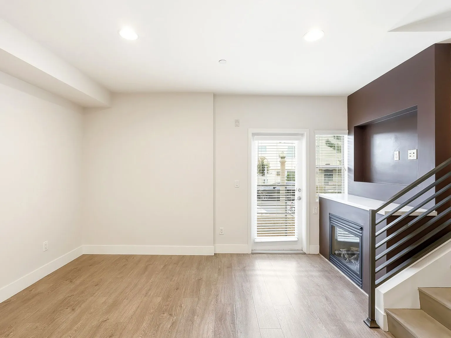 3 bed, 2.5 bath, 1410 sqft, $4,095 — Photo 4