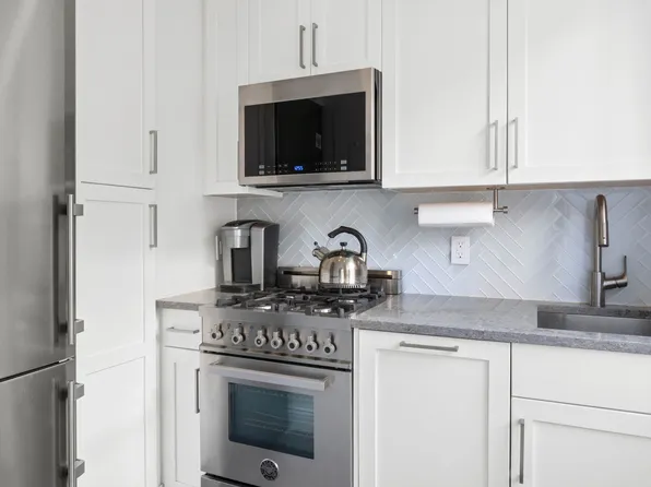 400 East 52nd Street image 6 of 8