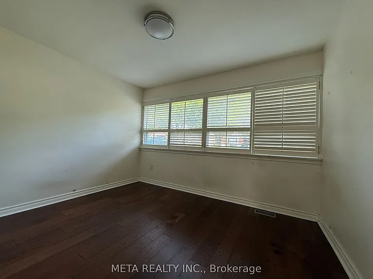 556 McCowan Rd — Photo 38