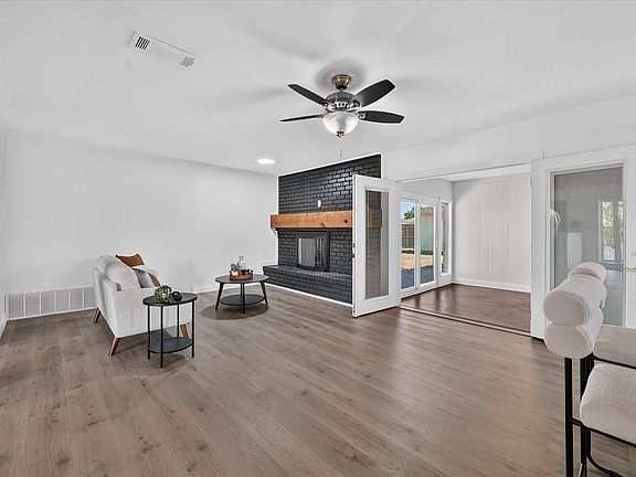 4th image of 906 Pinedale Ln