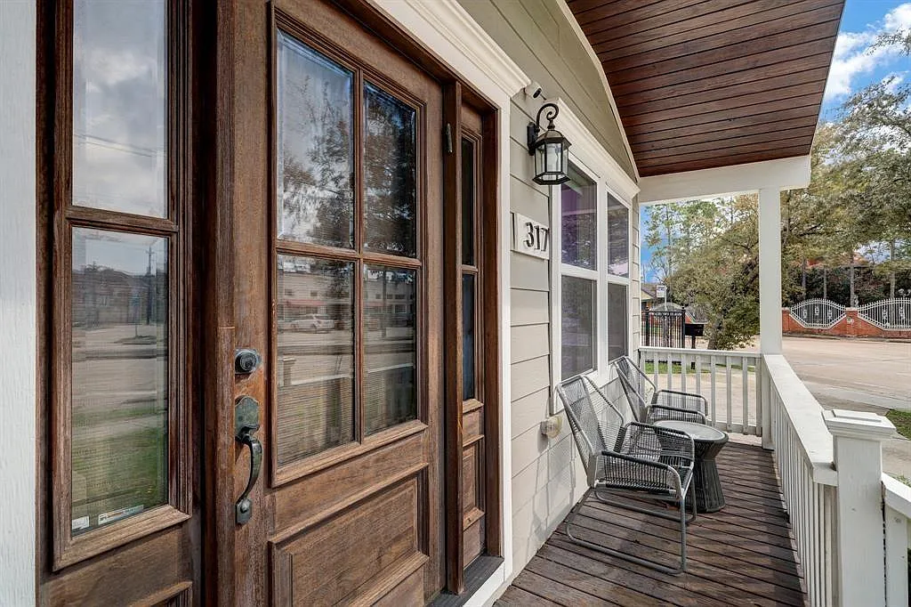 4 bed, 3.0 bath, 2349 sqft, $3,300 — Photo 4