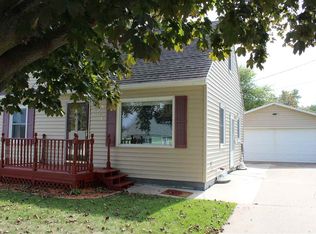 916 Bourland Ave, Waterloo, IA 50702