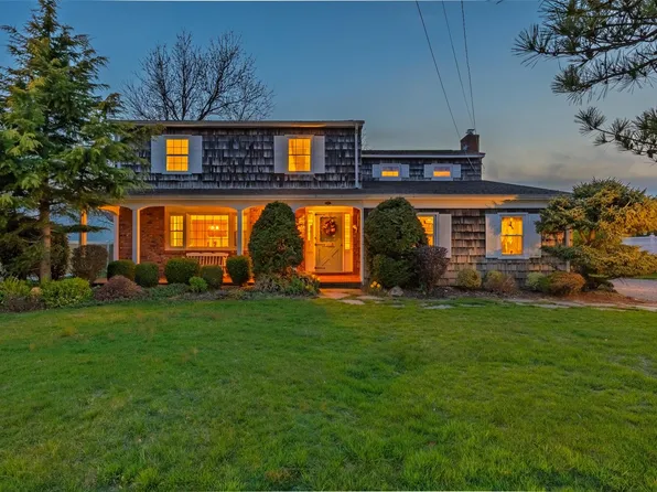 45 Edgewater Avenue, Massapequa, NY 11758