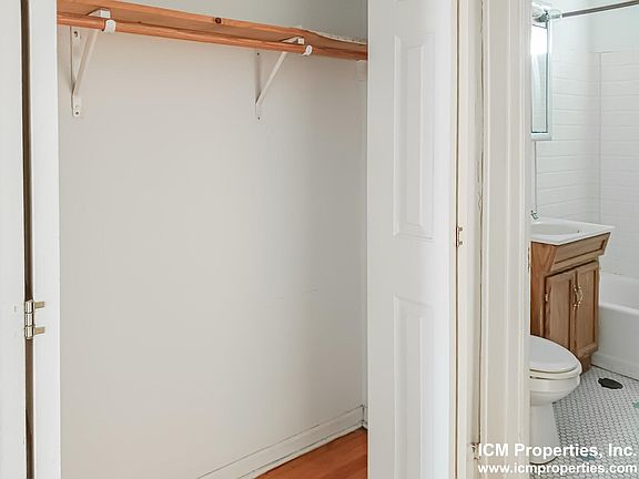 5th image of 4823 N Wolcott Ave APT 3B
