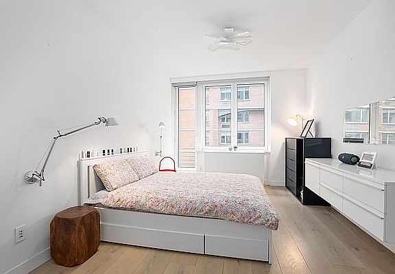 4th image of 125 W 21st St APT 4B