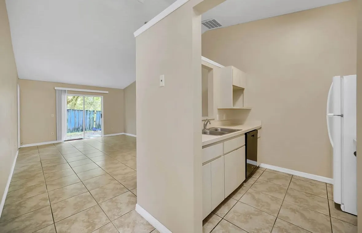 2 bed, 950 sqft, $1,375 — Photo 4