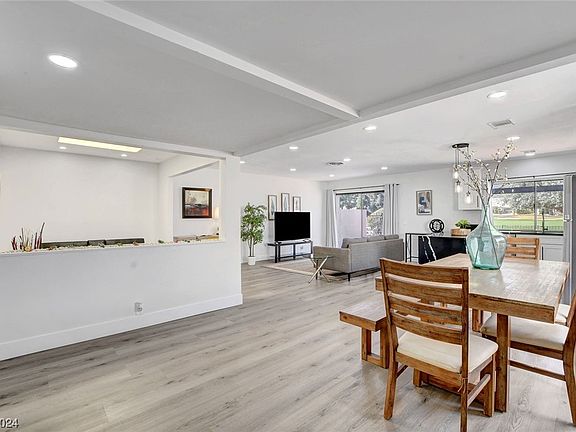 5th image of 2943 Bel Air Dr