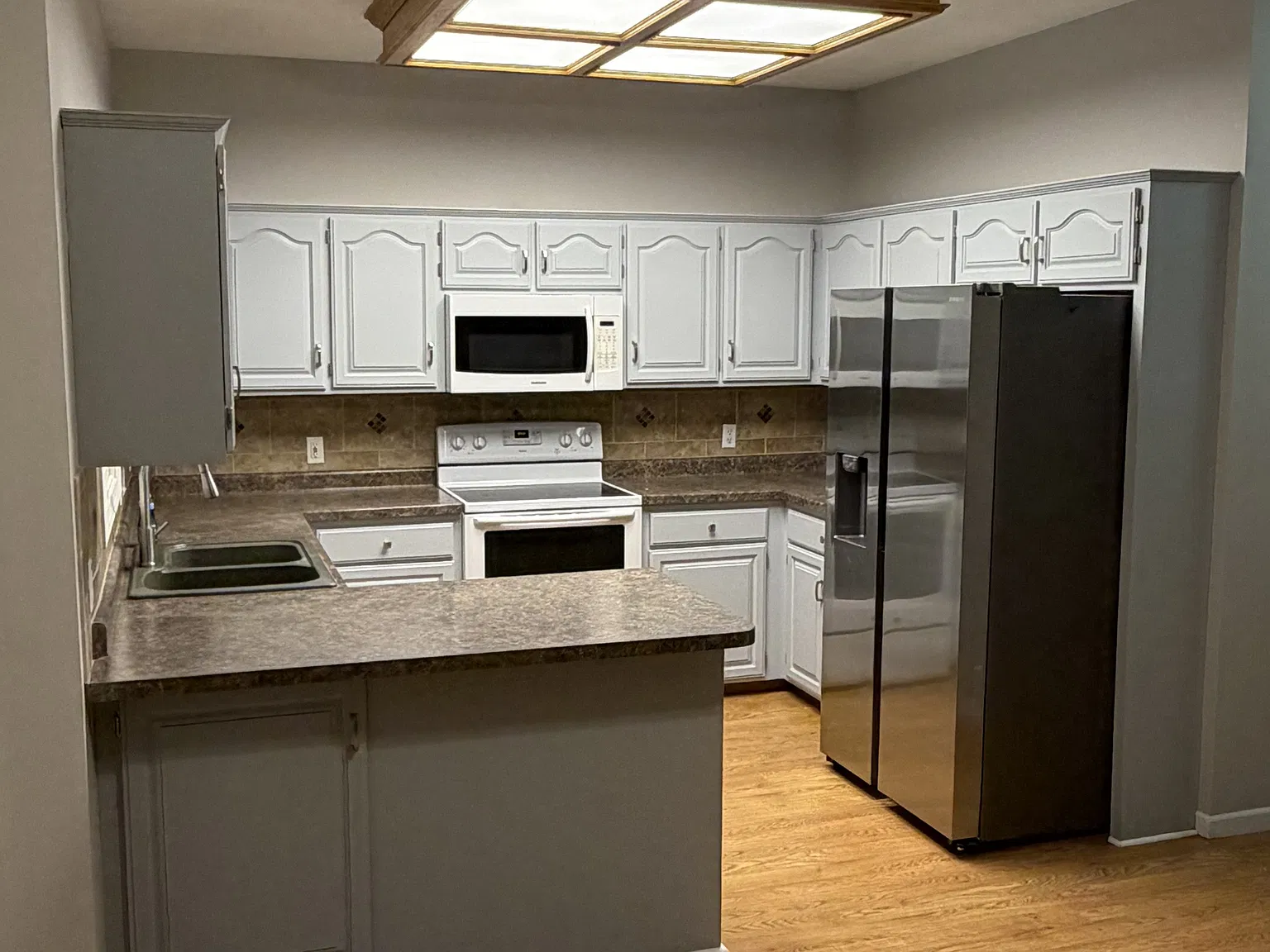 5 bed, 3.5 bath, 3135 sqft, $2,700 — Photo 3
