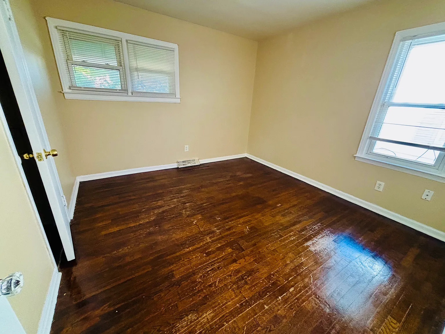 2 bed, 696 sqft, $1,150 — Photo 2