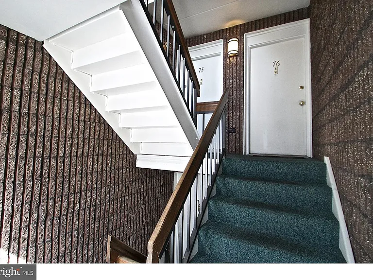 75 Oakridge Dr — Photo 2