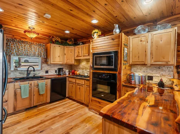 10 Baywood Circle, Branson West, MO 65737