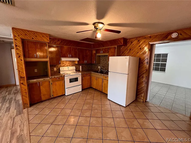 7660 W Tropical Ln — Photo 5