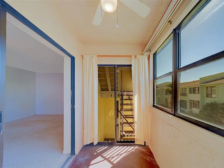 1 Windrush Blvd #28 — Photo 29