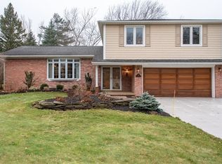 60 Quaker Lake Ter, Orchard Park, NY 14127