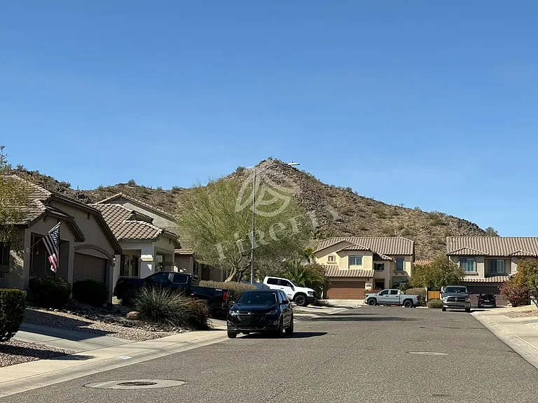 6509 W Red Fox Rd — Photo 35