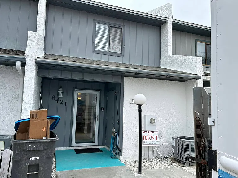 8421 Thomas Dr — Photo 2