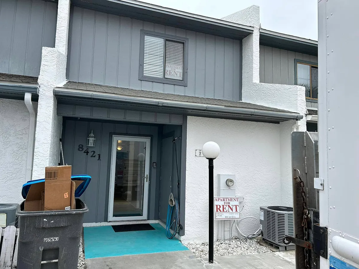Building Photo - 8421 Thomas Dr