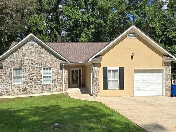 8505 Garvey Dr, Fairburn, GA 30213