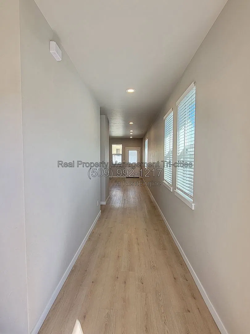 3 bed, 2.0 bath, 1498 sqft, $2,440 — Photo 3