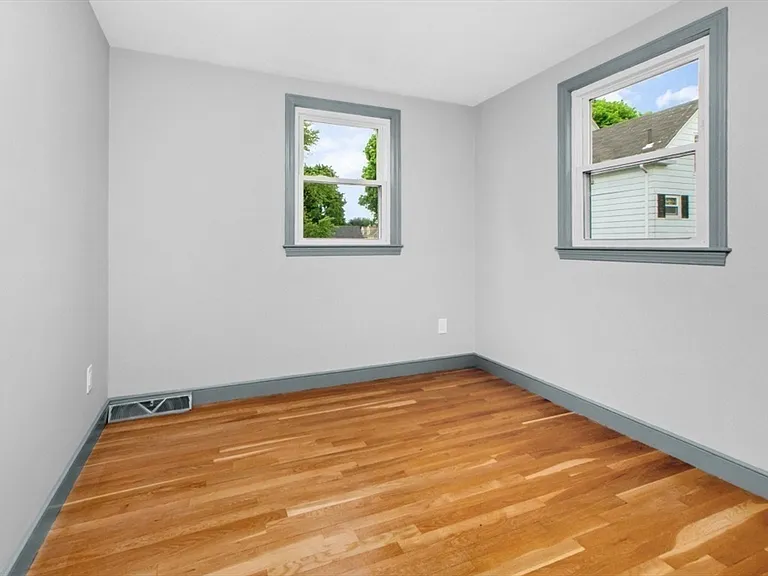 29 Harbor St — Photo 24