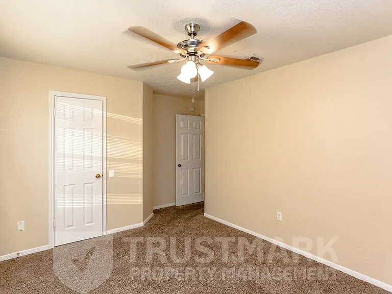 1001 Joe Morse Dr — Photo 23