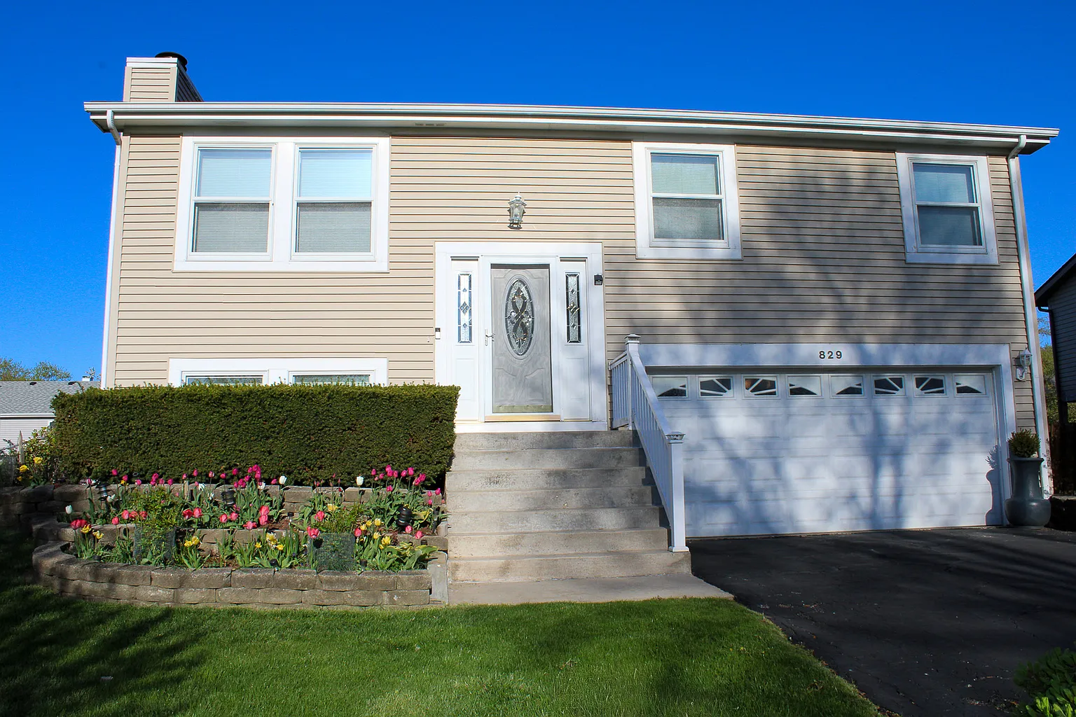 829 Prairie Ave photo 1