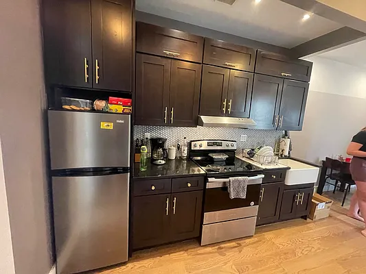 Rented by Delmark Realty LLC | media 35