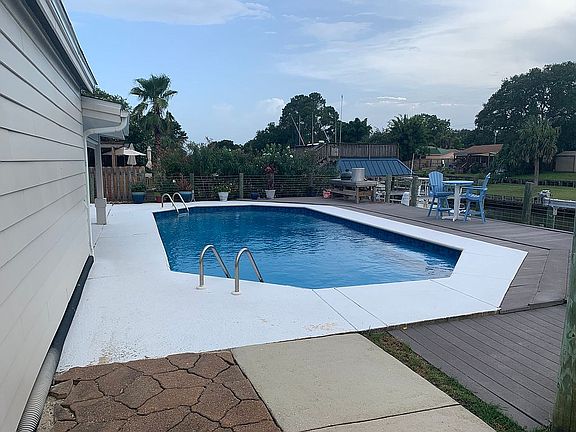3rd image of 1157 Park Ln