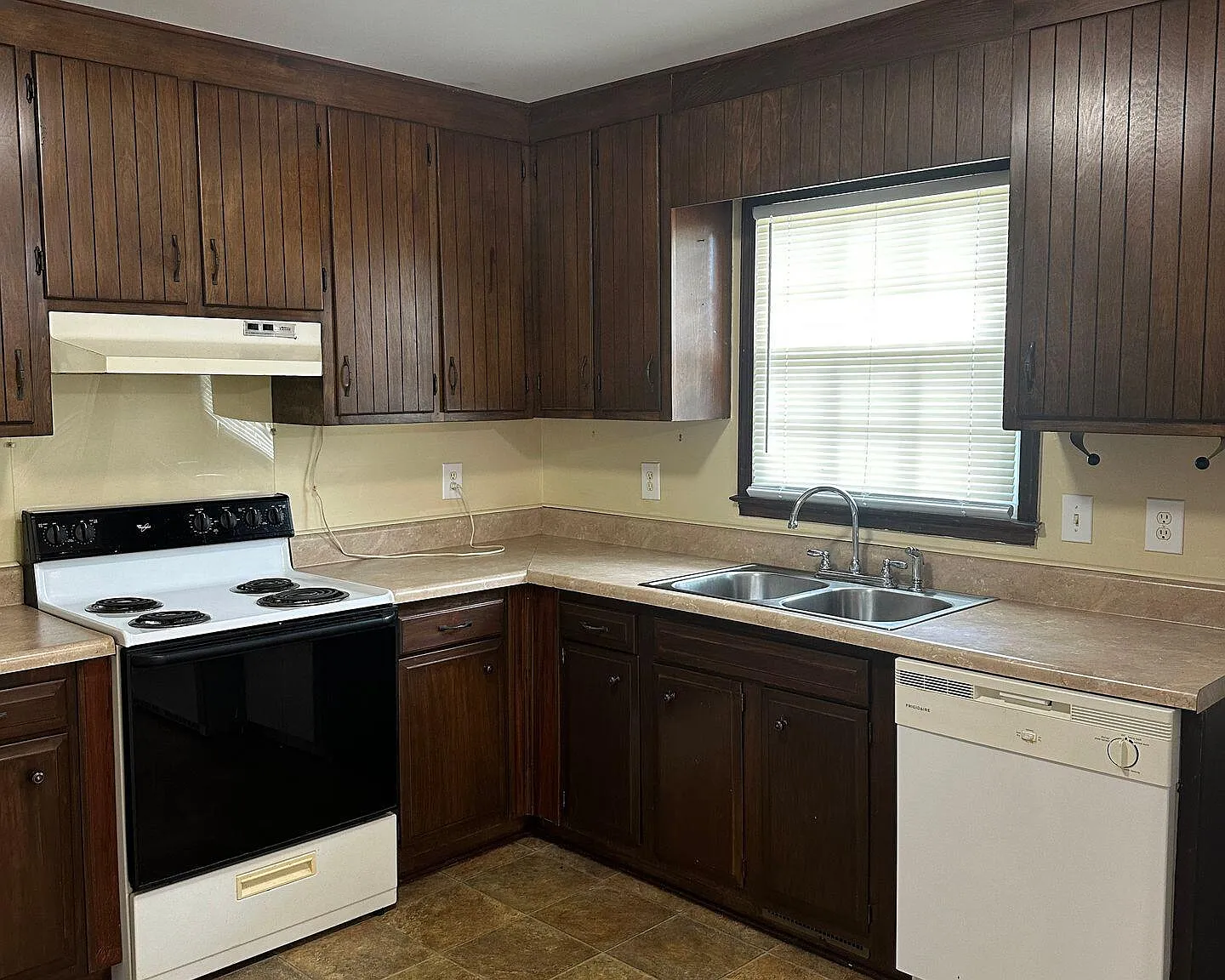 3 bed, 1.0 bath, 1000 sqft, $1,450 — Photo 4