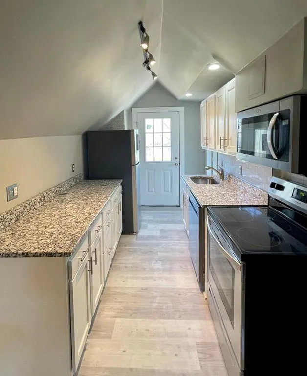 1425 S Brook St — Photo 2