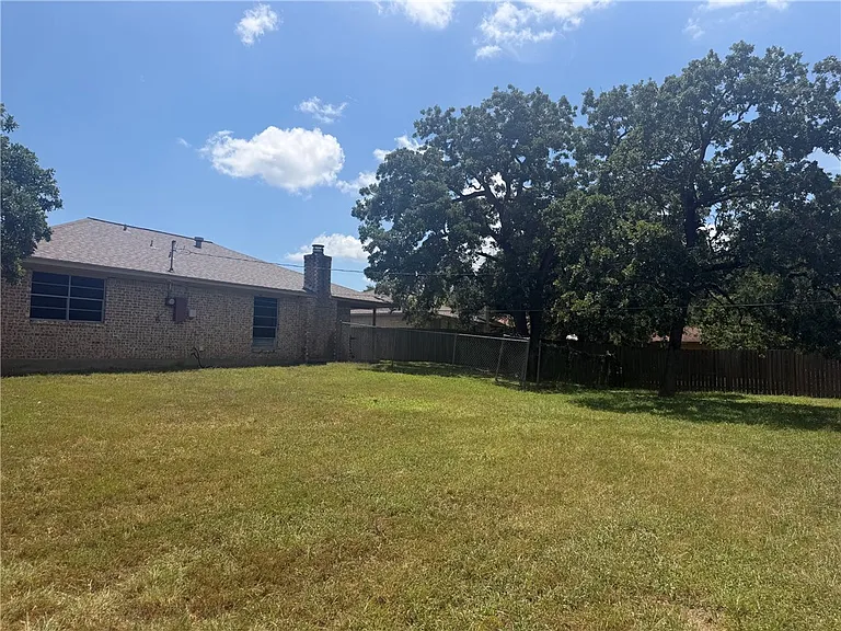 3010 Normand Dr — Photo 24