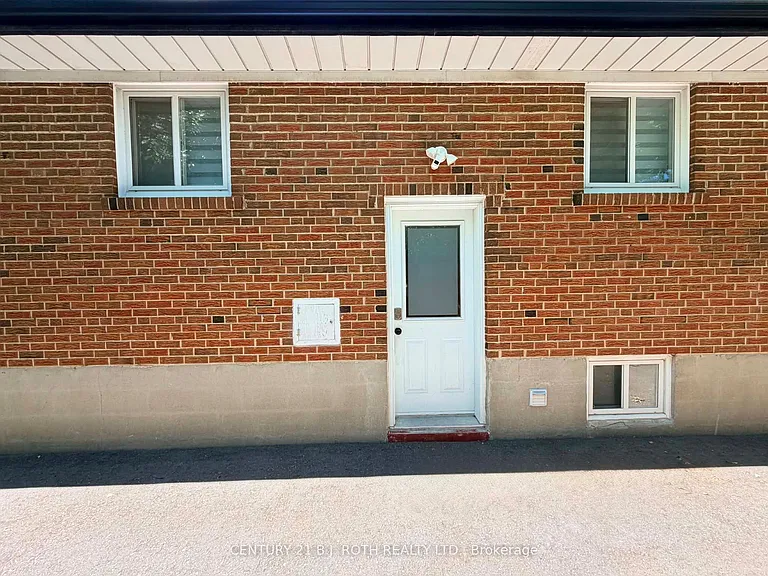 10 Sanford Cres — Photo 2