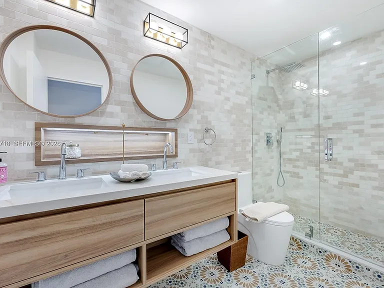 9102 W Bay Harbor Dr #10-B — Photo 12