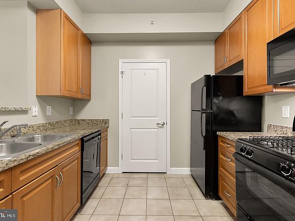 4th image of 1111 25th St NW APT 723