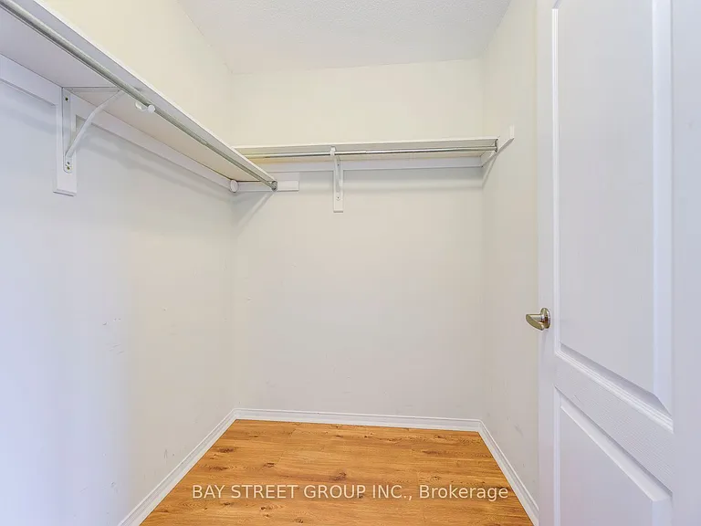 2413 Whistling Springs Cres — Photo 26