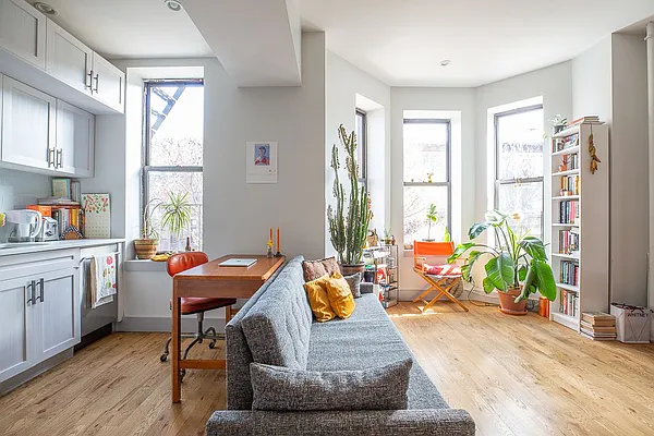 Rented by Compass | media 7