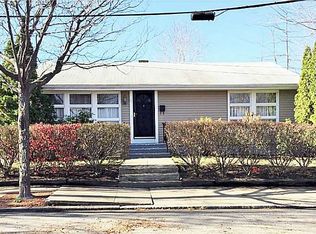 90 Grosvenor Ave, Providence, RI 02908