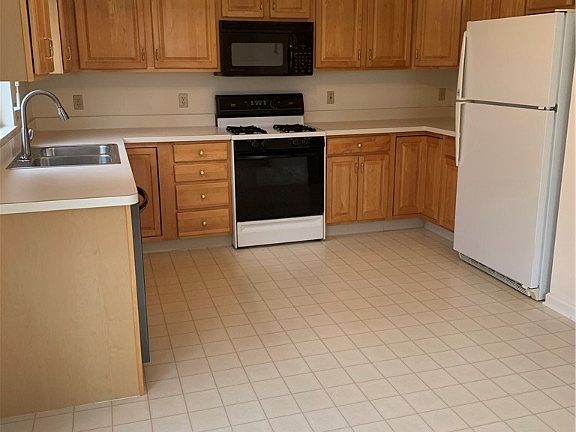 2nd image of 7521 Hillbrook Oval