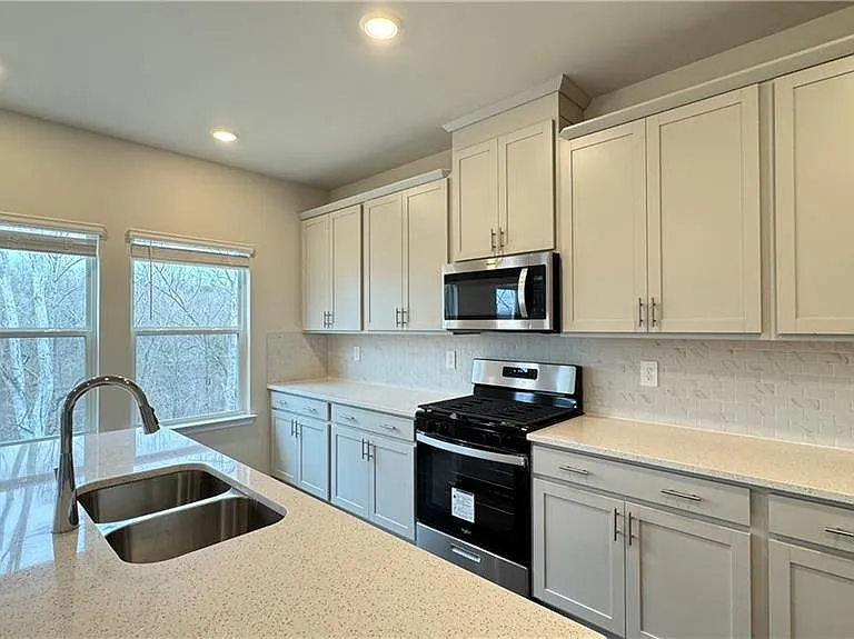 228 Water Oak Way — Photo 3