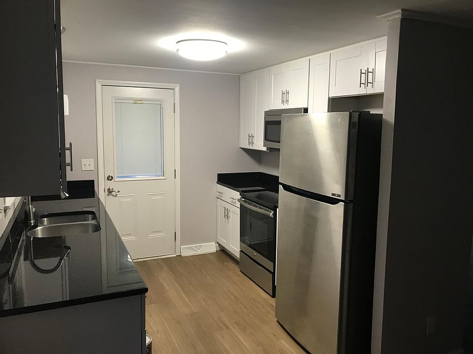 1st image of 105 W Areba Ave