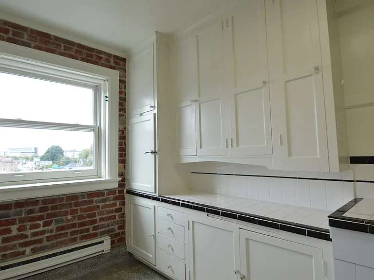 Townhouse Apartments — Photo 10