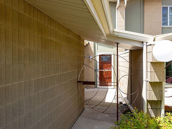 3rd image of 1229 Nicolet Cir