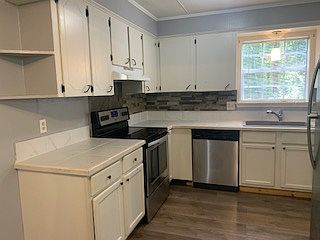 2nd image of 10 Duncan Ln #3B-2BA