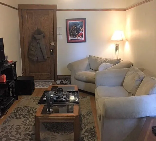1042 W George St #1R — Photo 2