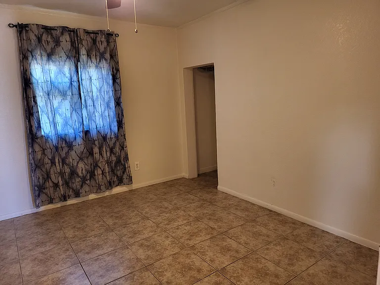 2117 W Hadley St — Photo 35
