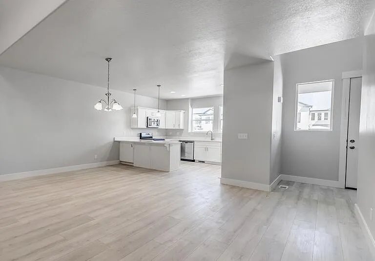 1487 N 3830 W #NEXT TO BATHROOM — Photo 14